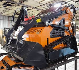 lot 4083 image: 2025 Unused LandHero 23HP Hydraulic Mini Skid Steer Loader - Model LDH-T460