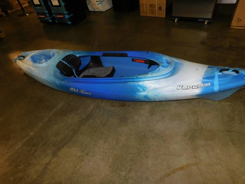lot 2214 image: Old Town Vapor 10 Kayak Nice Unit