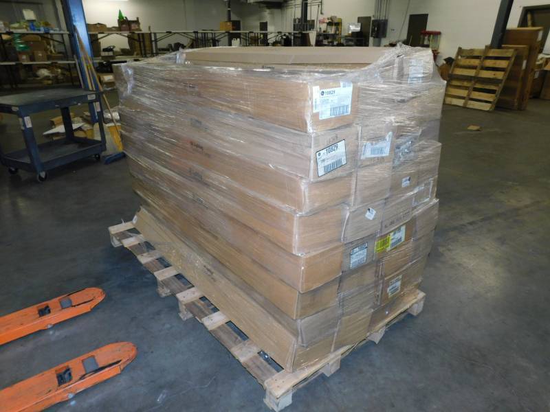 lot 2243 image: Very Large Lot of Misc GE Light Flourescent Lamp Tubes