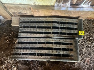 lot 41529 image: Set of Black Pull On Vehicle Ramps.