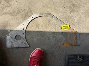 lot 41230 image: Metal mid plate for Chevy v8.