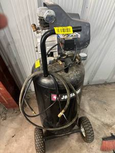 lot 41252 image: JobSmart Portable Air Compressor with Accessories