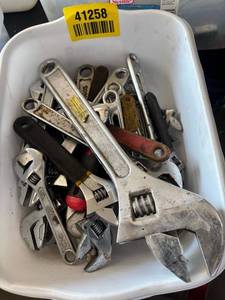 lot 41258 image: Adjustable Wrench Set