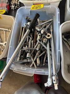 lot 41260 image: Assorted Professional Mechanics Tools Lot