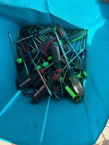 lot 41279 image: Bulk Lot of Craftsman Screwdrivers