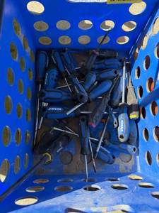 lot 41281 image: Lot of Kobalt Screwdrivers in Storage Bin