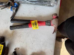 lot 41287 image: Used Professional Claw Hammer with Rubber Grip