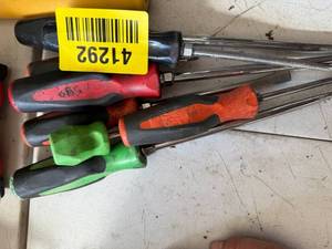 lot 41292 image: Professional Screwdriver Set with Color-Coded Handles