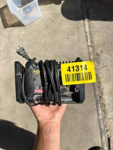 lot 41314 image: Craftsman 20V Battery Charger - Model CMCB104