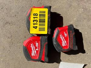 lot 41318 image: Milwaukee AutoLOCK Measuring Tape Set