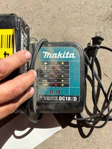 lot 41323 image: Makita DC18SD Battery Charger  battery