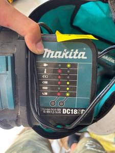 lot 41327 image: Makita DC18SD Battery Charger with Impact Driver