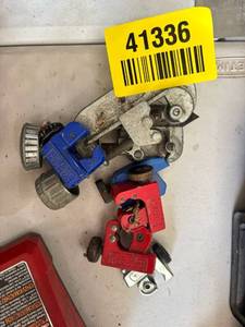lot 41336 image: Professional Tube Cutter Set