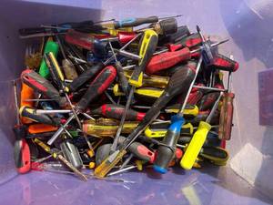 lot 41338 image: Large Mixed Screwdriver Collection