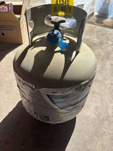 lot 41340 image: 15lb Blue Rhino Propane Tank - Full