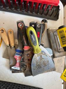lot 41344 image: Professional Putty Knife and Scraper Set
