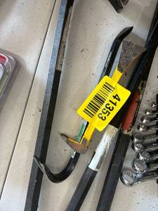 lot 41353 image: Professional Pry Bar and Wrench Set