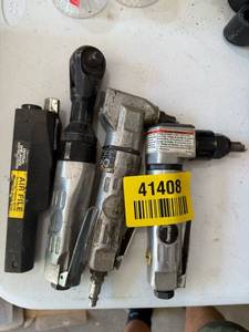 lot 41408 image: Professional Air Impact Wrench Set