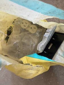 lot 41415 image: New Electrical Outlet Components Kit