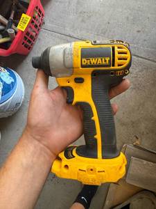 lot 41422 image: DeWalt DC720DC825 18V Cordless DrillImpact Driver - Tool Only