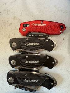 lot 41423 image: Husky Folding Utility Knives Set (4 pieces)