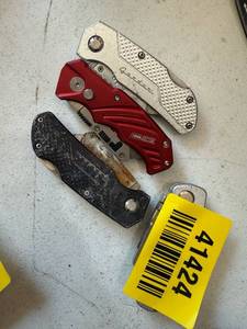 lot 41424 image: Collection of Assorted Folding Pocket Knives