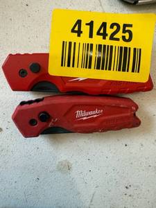 lot 41425 image: Milwaukee Fastback Utility Knife