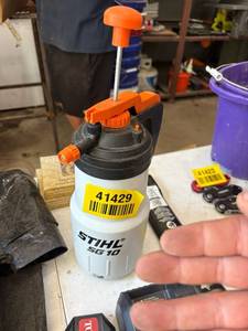 lot 41429 image: STIHL SG10 Handheld Sprayer