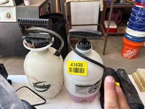 lot 41435 image: Roundup and Eliminator Garden Sprayer Set
