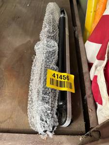 lot 41456 image: 2 struts
