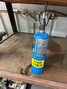 lot 41458 image: Bernzomatic Propane Gas Cylinder