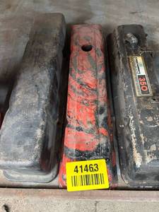 lot 41463 image: Vintage GM Goodwrench 350 Valve Cover Set