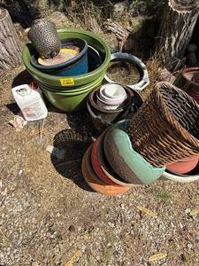 lot 41493 image: Mixed Lot of Garden Planters and Wicker Basket