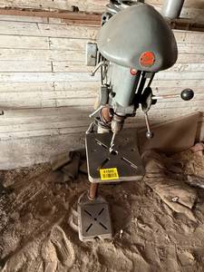 lot 41502 image: Vintage Atlas Drill Press Model 1020