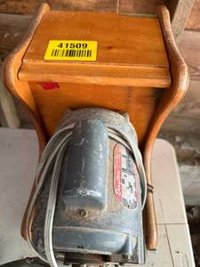 lot 41509 image: Vintage Dayton Industrial Electric Motor
