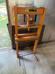 lot 41530 image: 20 Ton Hydraulic Shop Press