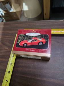 lot 36 image: 1997 Hallmark Keepsake Chevrolet Corvette Ornament