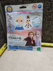 lot 76 image: Disney Frozen 2 Aquabeads Play Pack