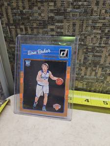 lot 111 image: 2016-17 Donruss Ron Baker Rookie Card #200 NY Knicks