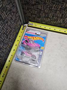 lot 115 image: Hot Wheels Tokyo 2020 Olympics Dune Daddy - Treasure Hunt