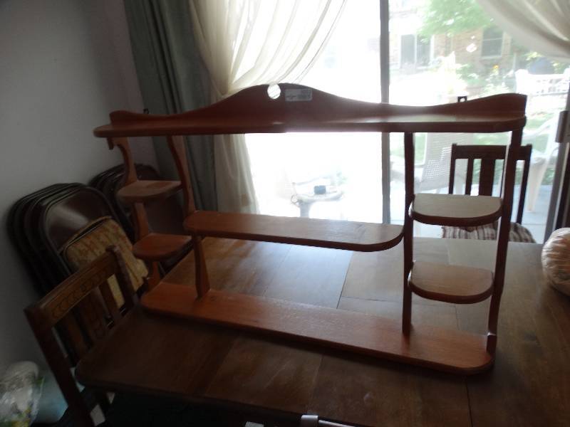 lot 8003 image: Knick Knack shelf.