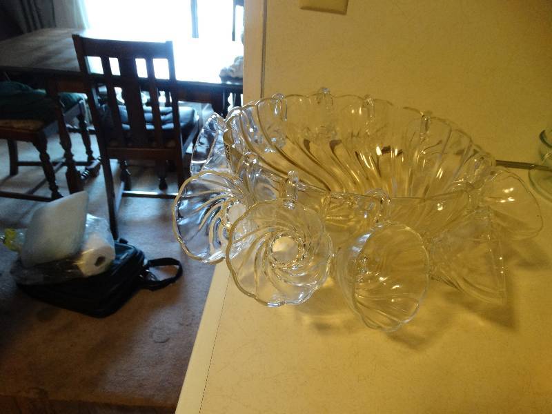 lot 8006 image: Punch bowl set with 10 cups plus an additional 14 cups.