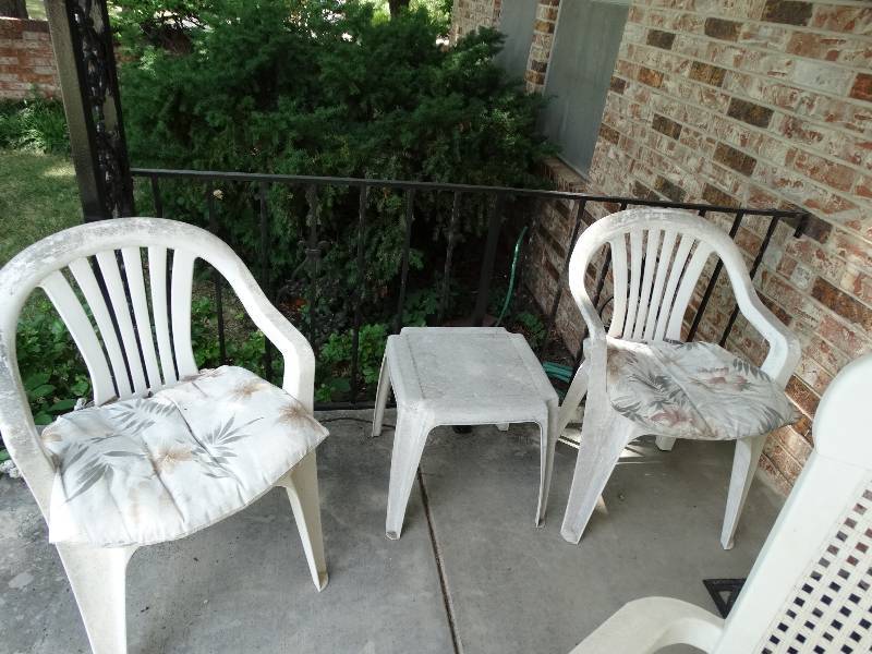 lot 8019 image: Lawn chairs and table.