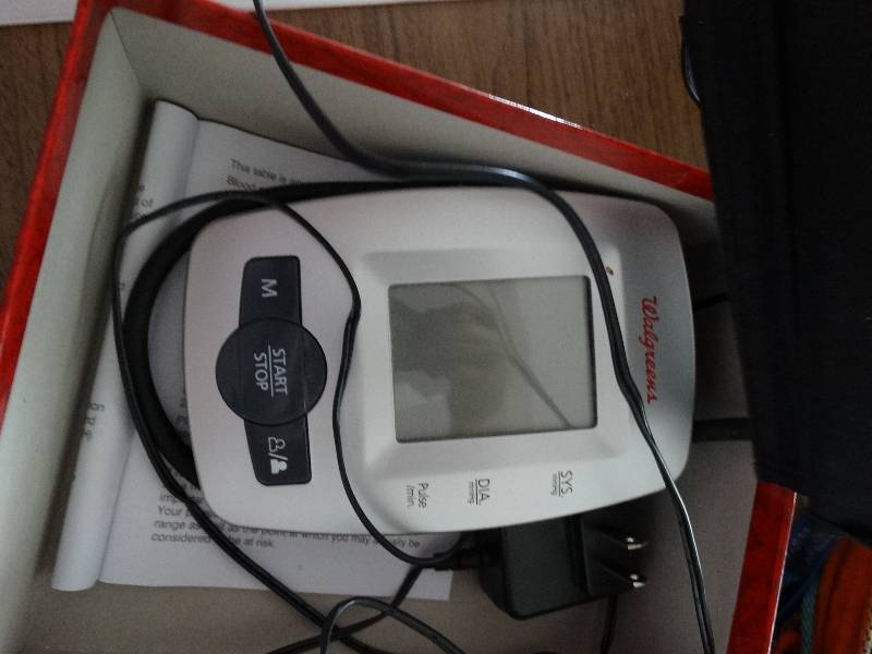 lot 8027 image: Blood pressure kit