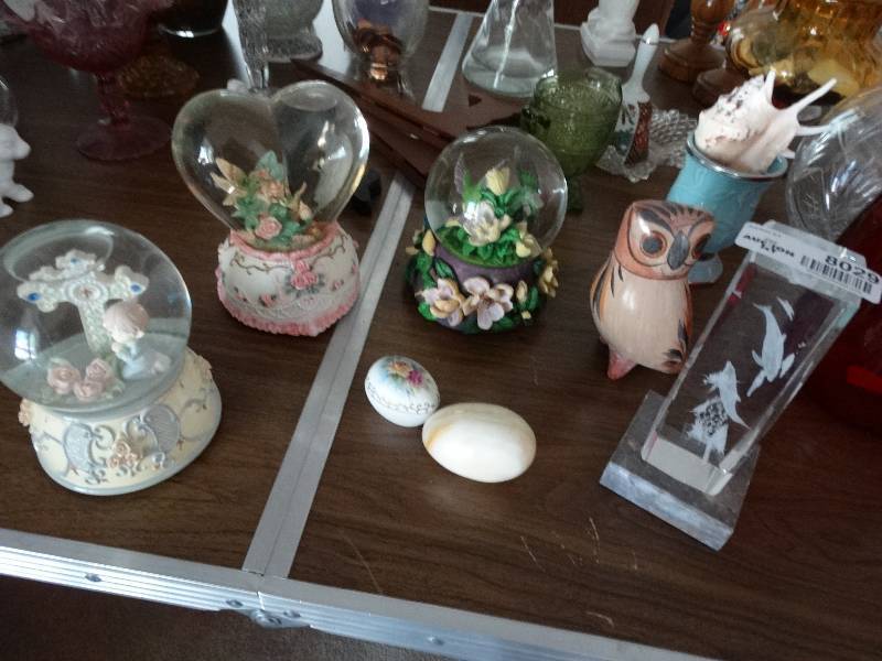 lot 8029 image: 3 water globes, 3D dolphin, an owl and 2 glass eggs.