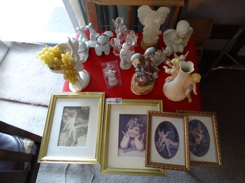 lot 8033 image: Lot of angel decor. and four angel pictures