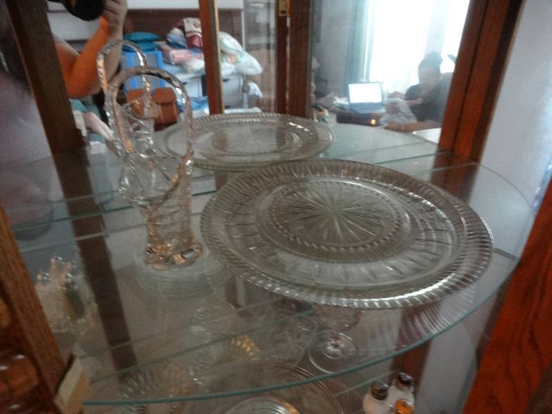 lot 8035 image: Contents in cabinet, cabinet not included