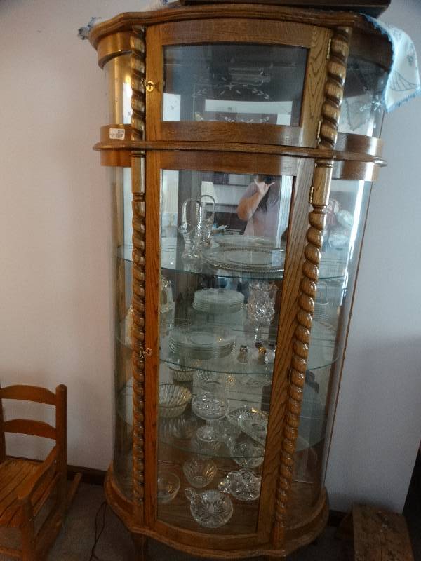 lot 8036 image: Curio  cabinet