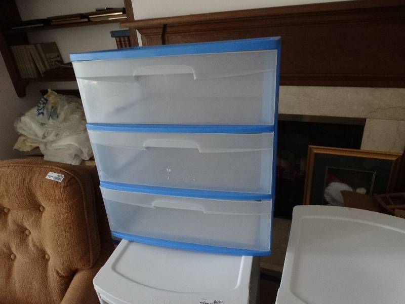 lot 8048 image: Three drawer plastic tub