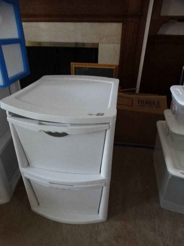 lot 8050 image: Two drawer plastic container